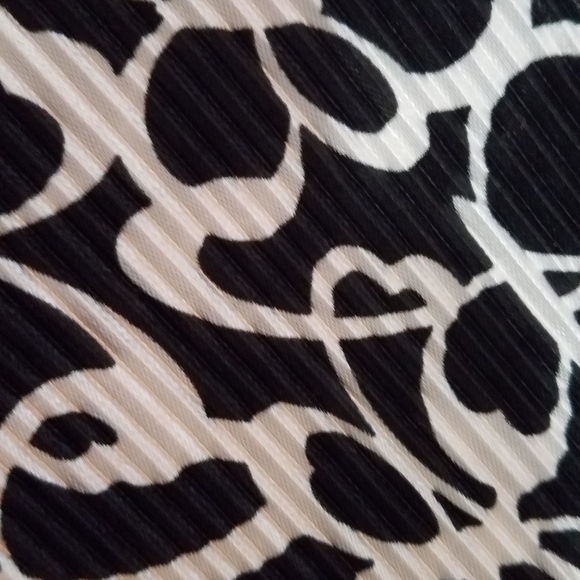 Beautiful woman's stretchy dress - Picture 4 of 9